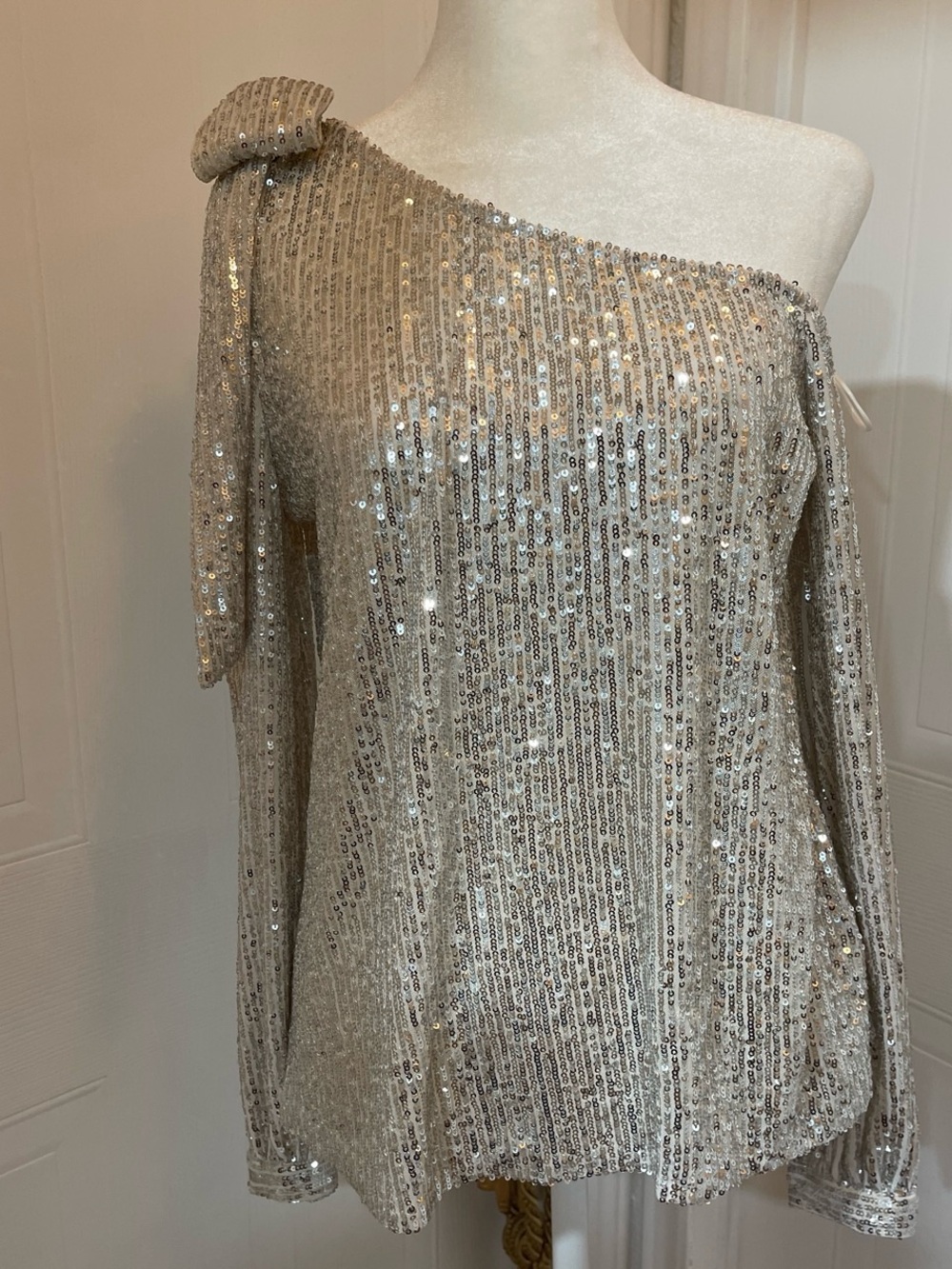 CeCe Metallic Ribbed One-Shoulder Top in Ivory size S
